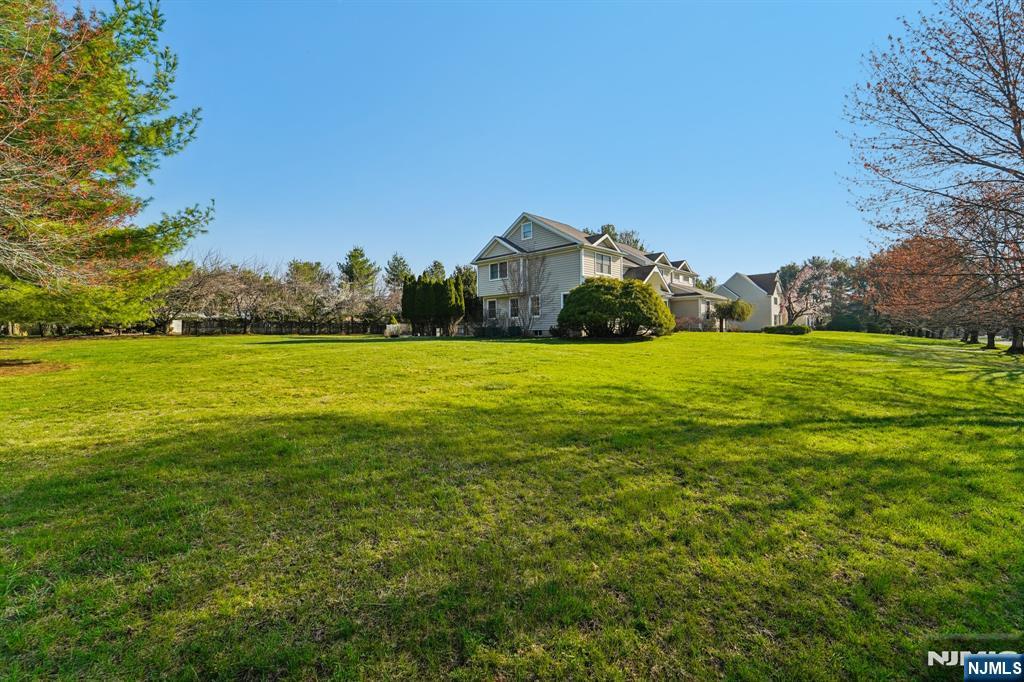 17 Riverside Lane Holmdel, NJ 07733 - Photo 4 of 46