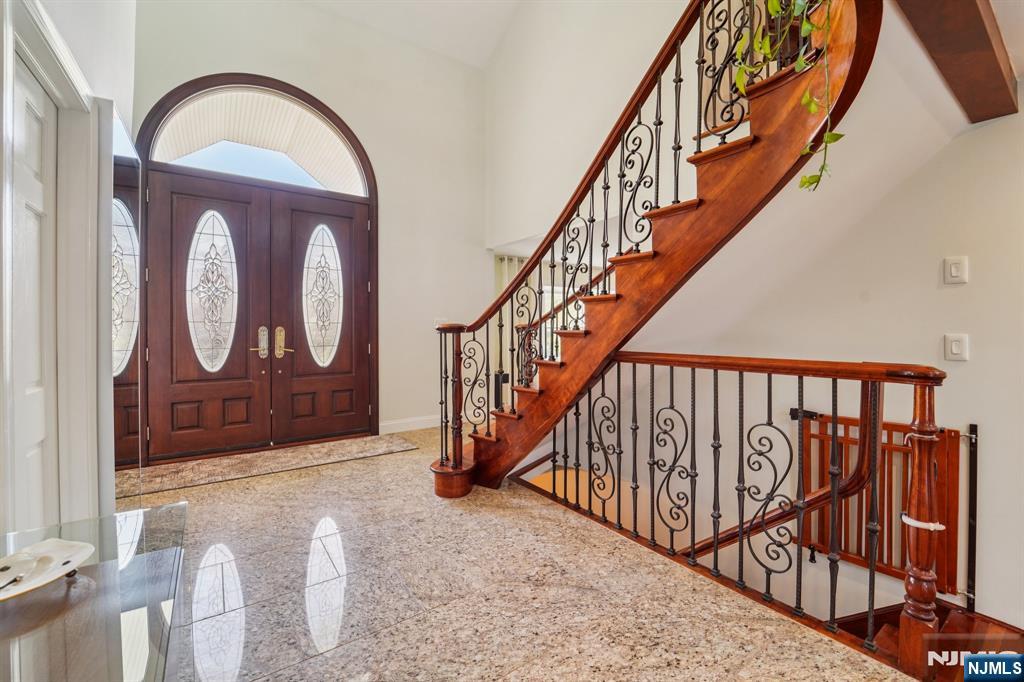 17 Riverside Lane Holmdel, NJ 07733 - Photo 5 of 46