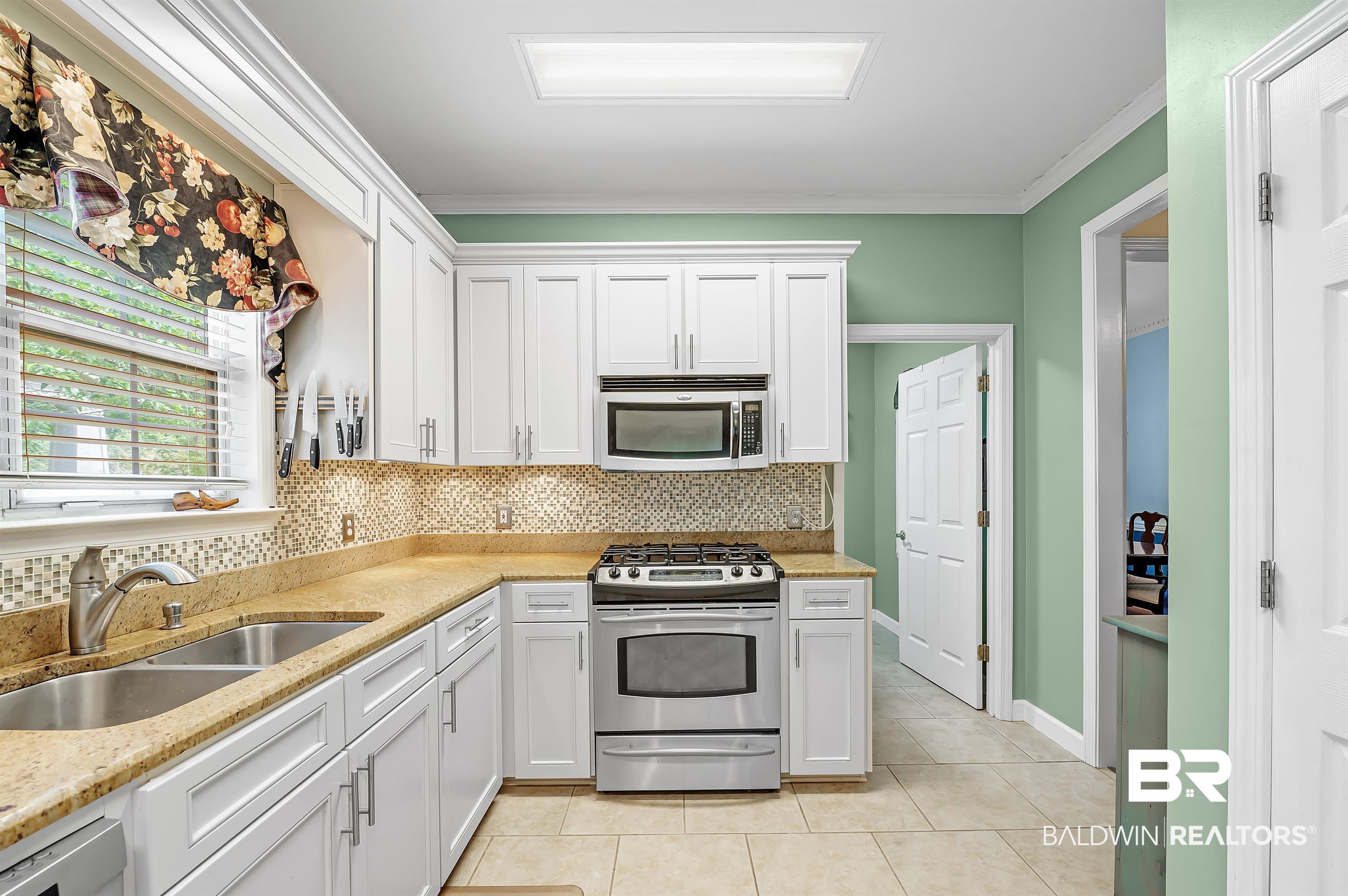8963 North Court Daphne, AL 36527 - Photo 11 of 29 Kitchen