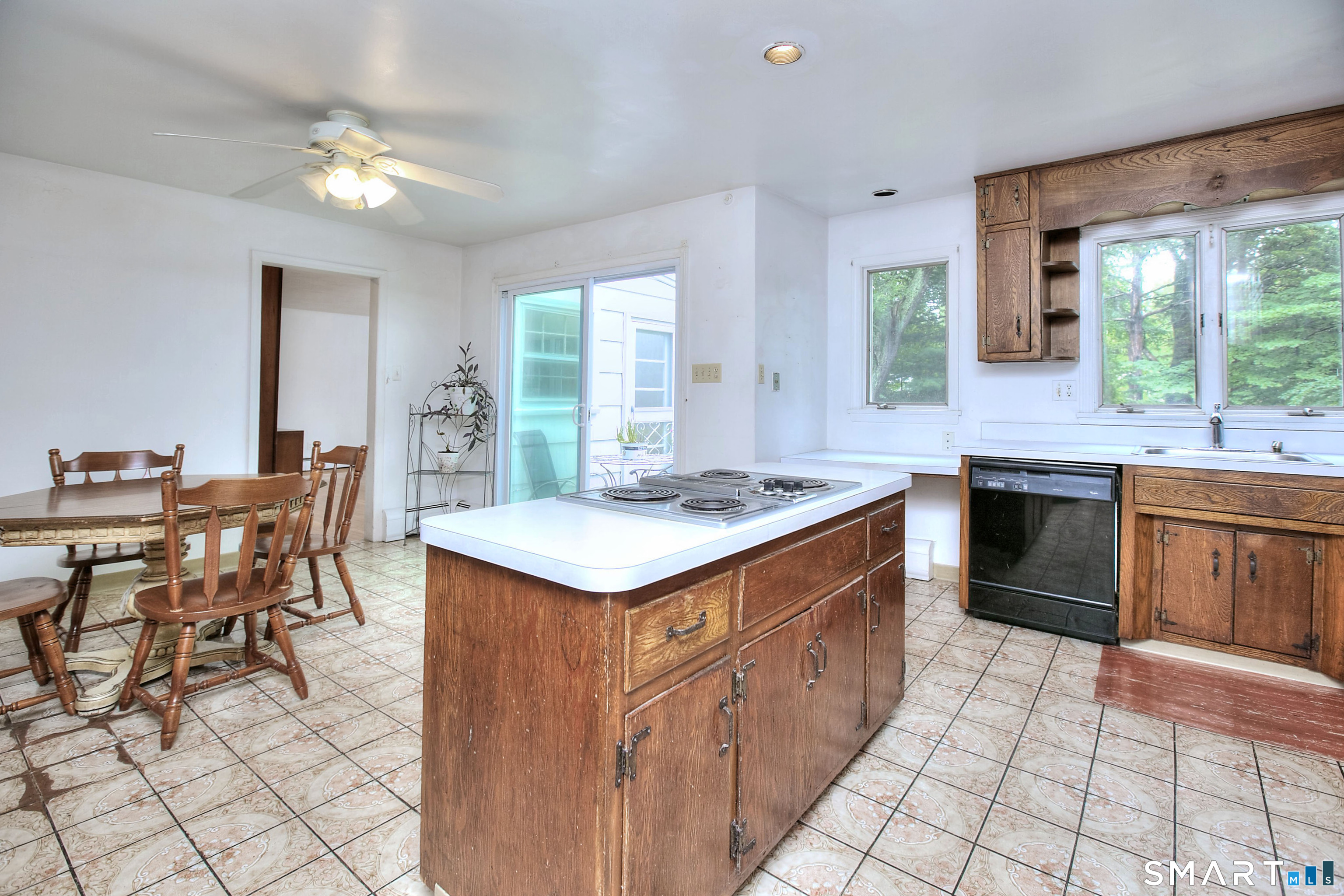 64 Russ Road Trumbull, CT 06611 - Photo 6 of 40