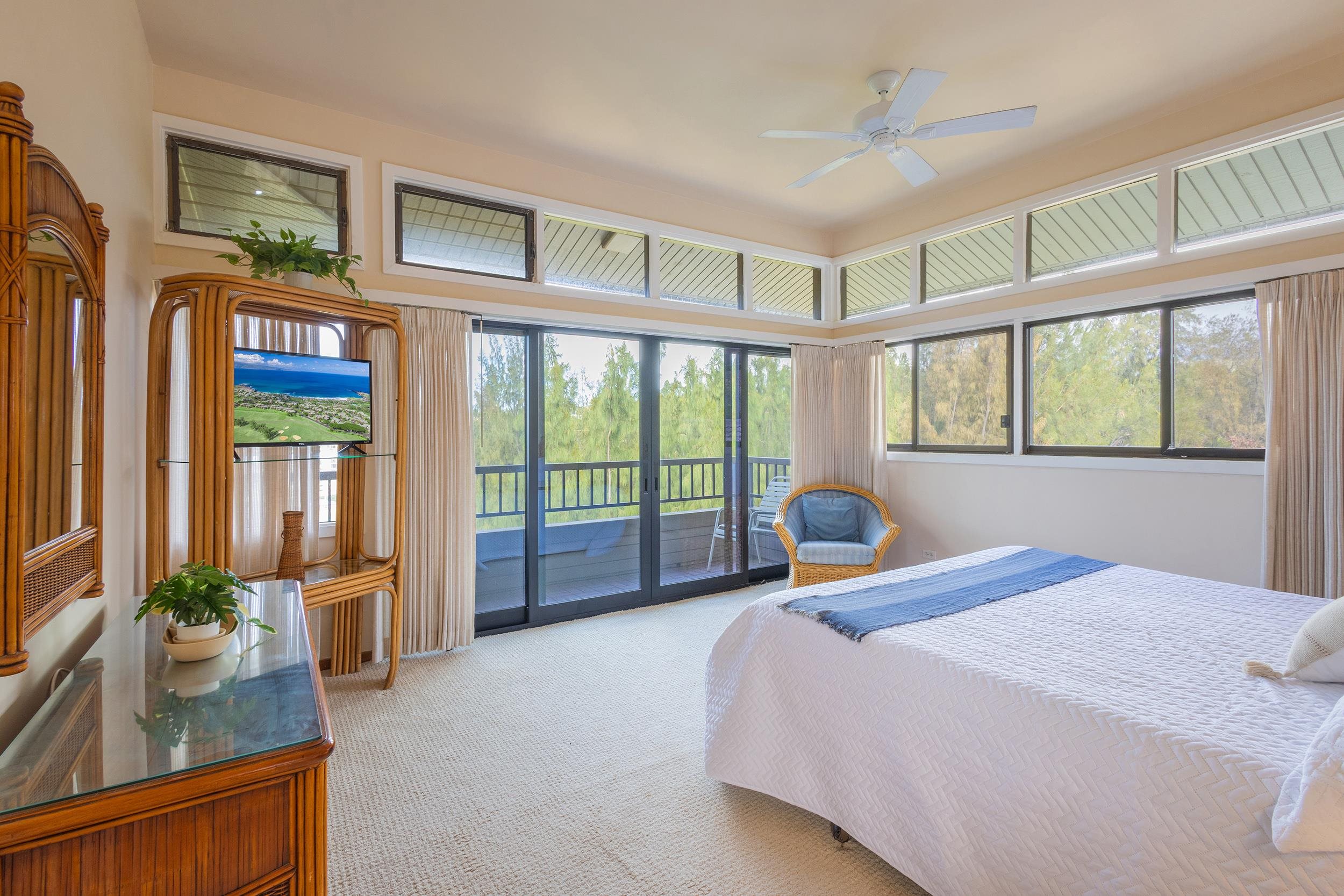 100 Ridge Road, Unit 723 Lahaina, HI 96761 - Photo 24 of 48 a bedroom with a bed and a large window
