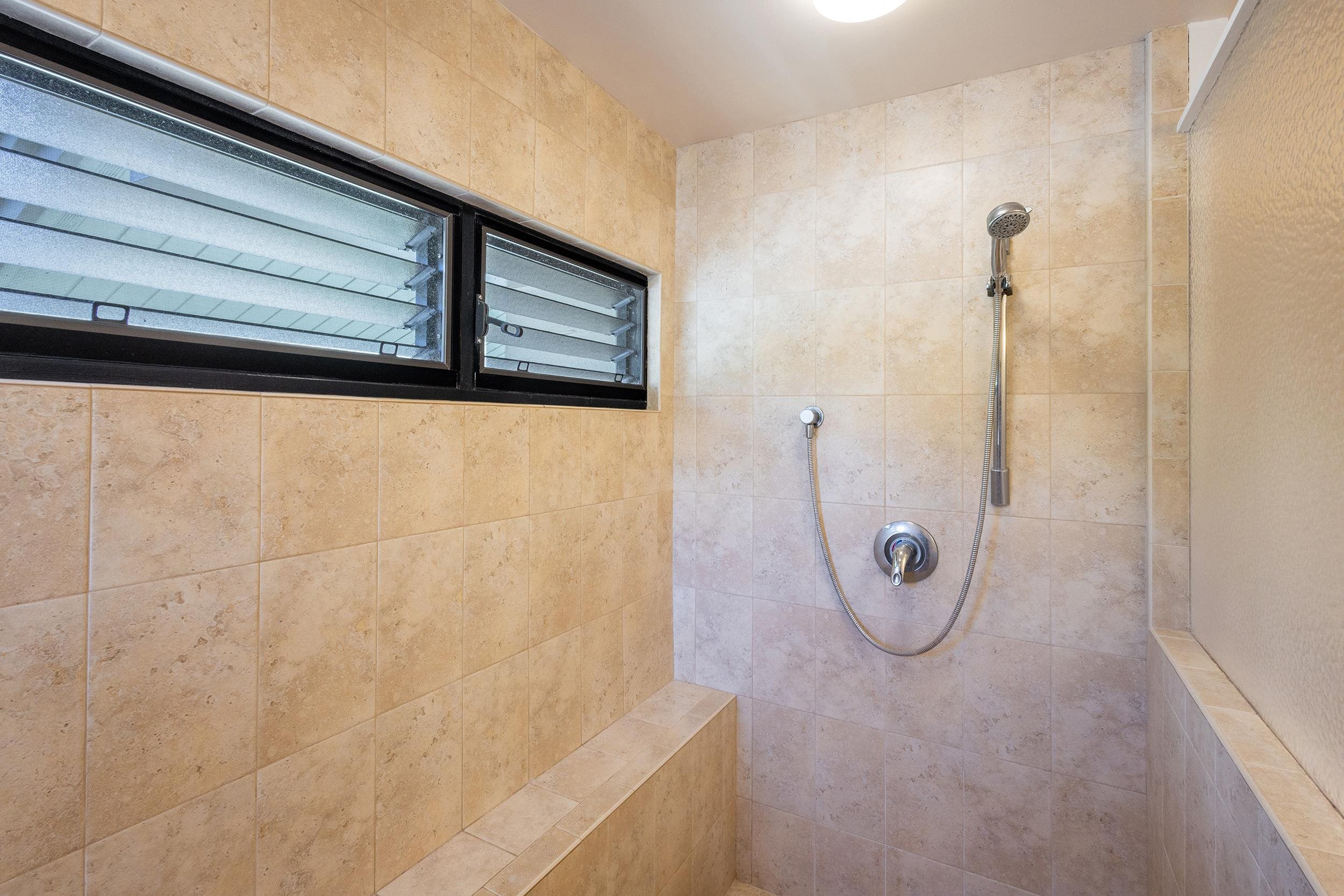 100 Ridge Road, Unit 723 Lahaina, HI 96761 - Photo 27 of 48 a bathroom with a shower