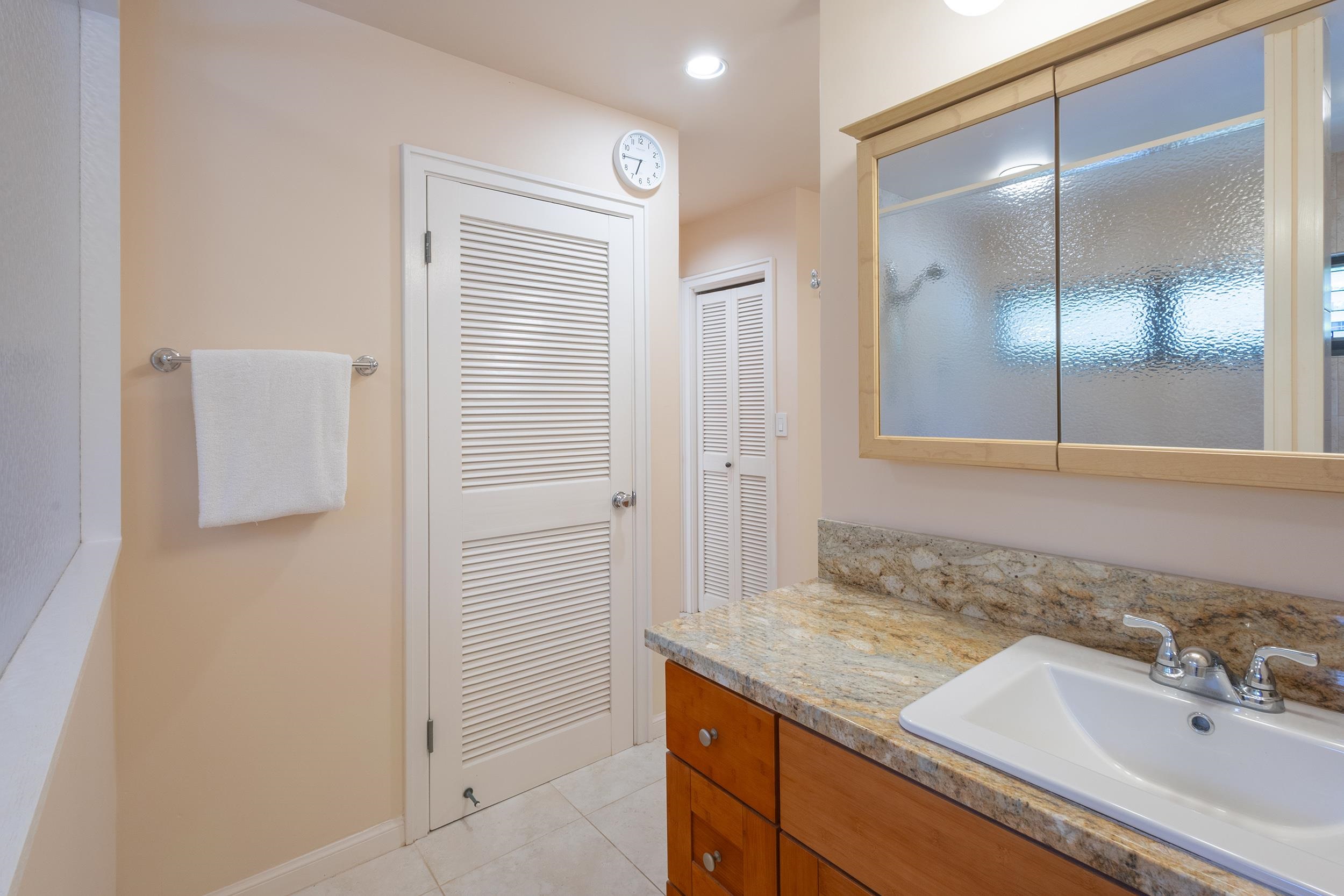 100 Ridge Road, Unit 723 Lahaina, HI 96761 - Photo 29 of 48 a bathroom with a granite countertop sink and a mirror