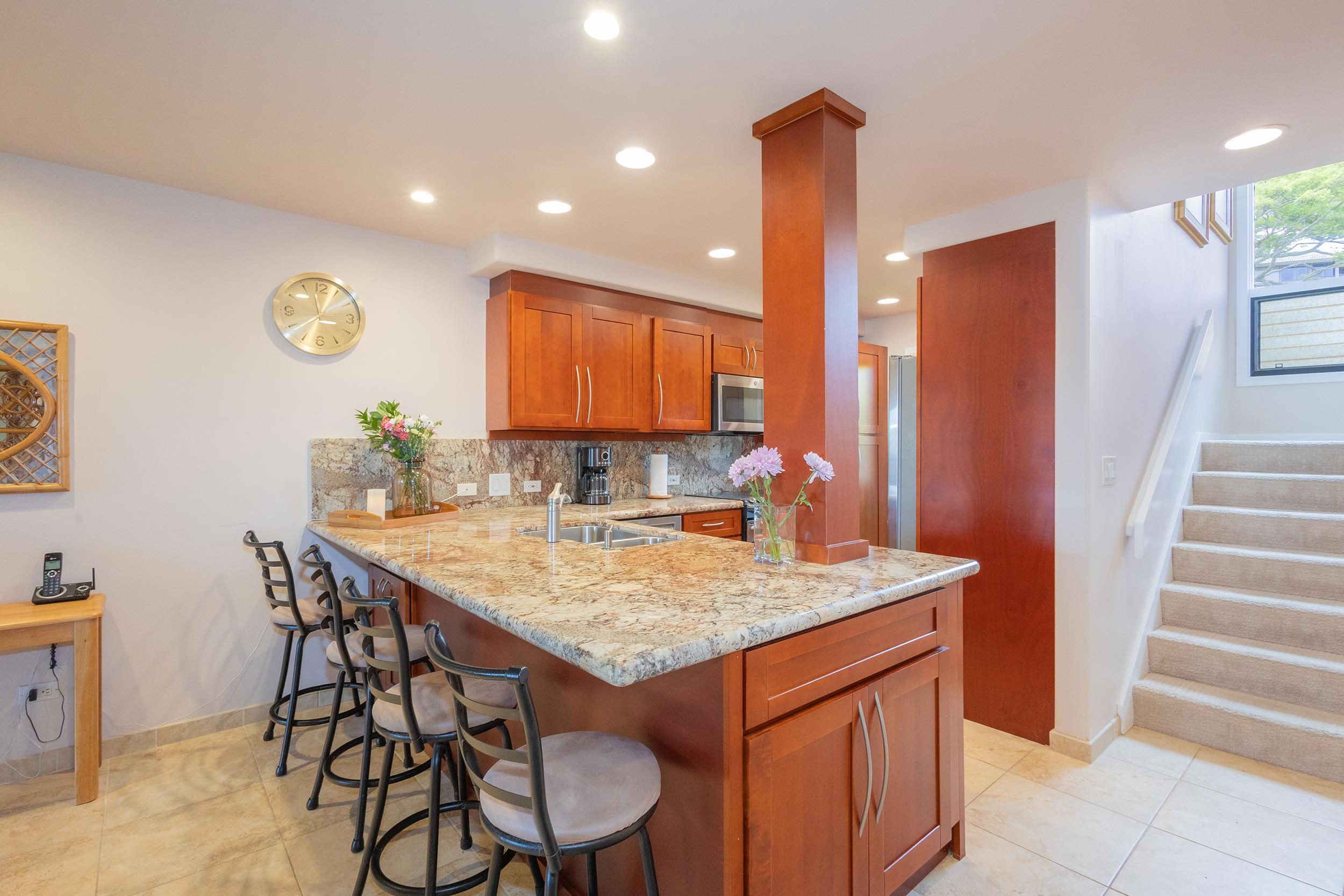 100 Ridge Road, Unit 723 Lahaina, HI 96761 - Photo 7 of 48 a kitchen with a table and chairs in it