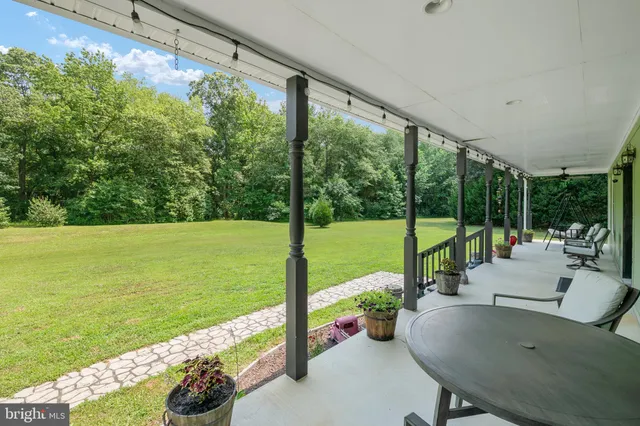 a view of a livingroom with furniture and a ceiling fan