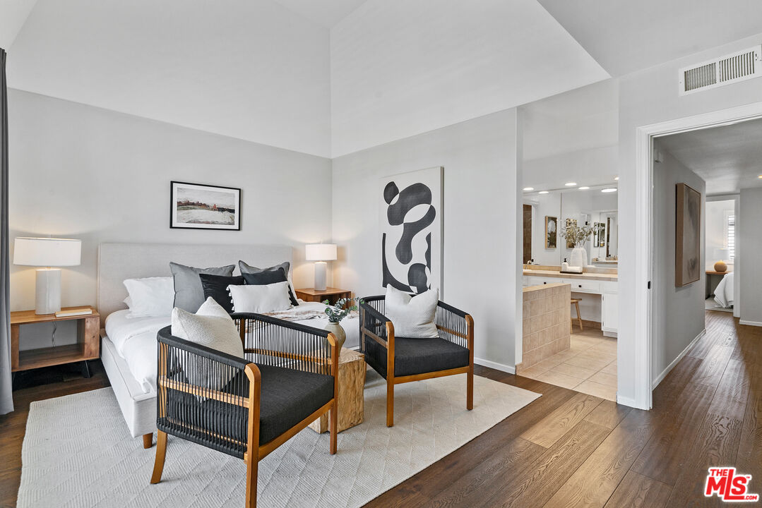 4421 Alla Road, Unit 3 Marina del Rey, CA 90292 - Photo 12 of 31 a living room with furniture and a wooden floor