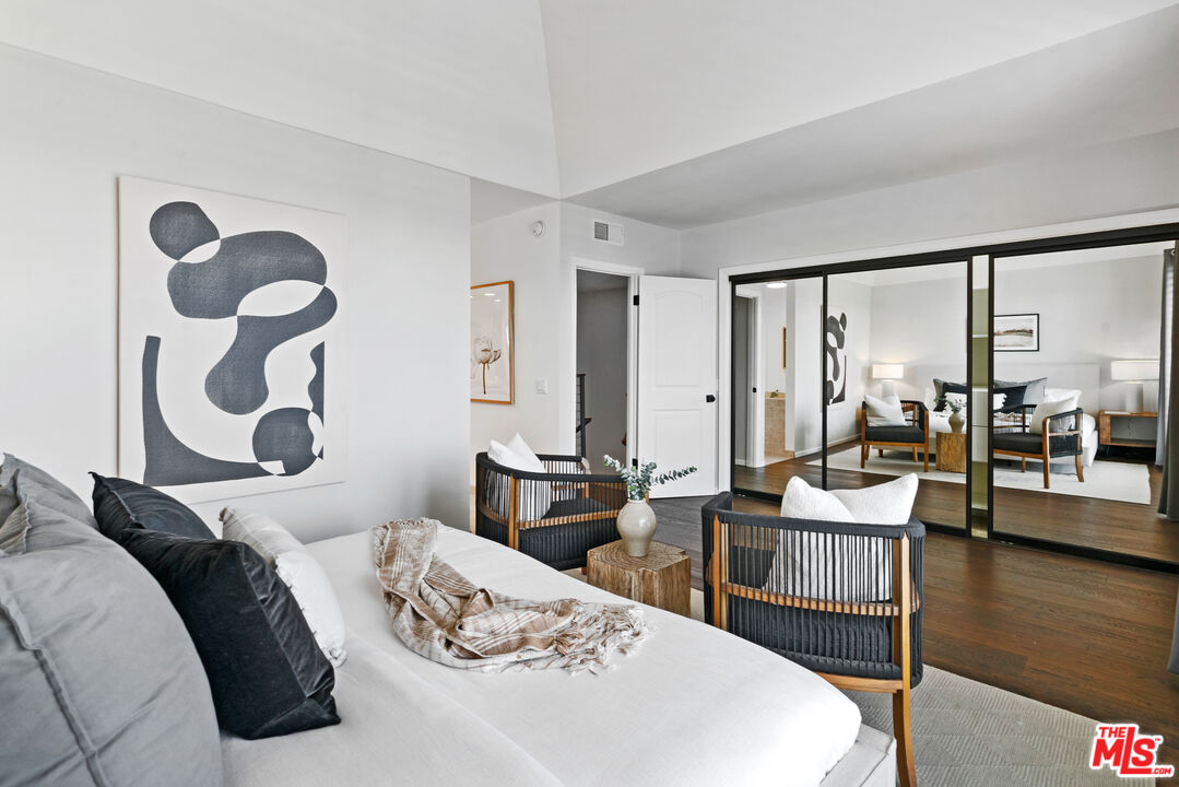 4421 Alla Road, Unit 3 Marina del Rey, CA 90292 - Photo 13 of 31 a living room with furniture and wooden floor