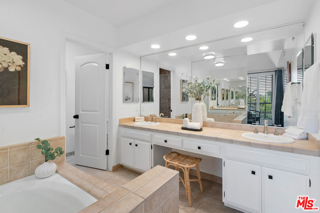 4421 Alla Road, Unit 3 Marina del Rey, CA 90292 - Photo 14 of 31 a spacious bathroom with a granite countertop sink mirror and bathtub