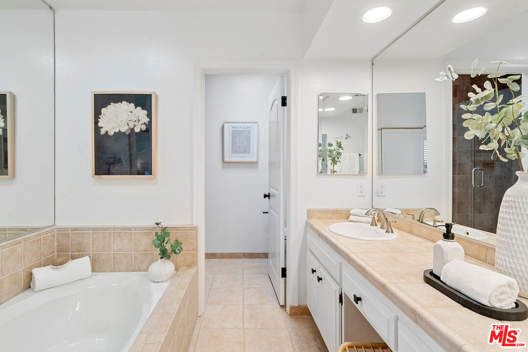 4421 Alla Road, Unit 3 Marina del Rey, CA 90292 - Photo 15 of 31 a spacious bathroom with a double vanity sink and a mirror