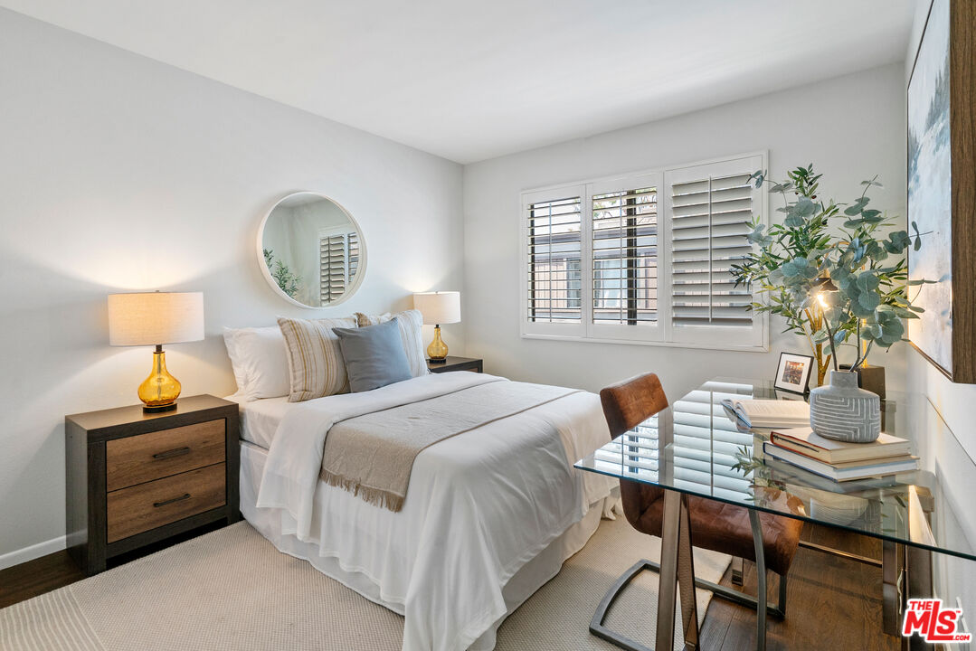 4421 Alla Road, Unit 3 Marina del Rey, CA 90292 - Photo 18 of 31 a bedroom with a bed and a table