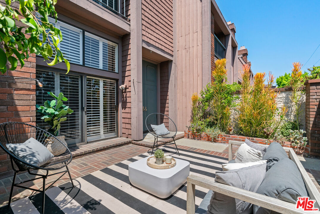 4421 Alla Road, Unit 3 Marina del Rey, CA 90292 - Photo 24 of 31 a view of a patio with chair and table and potted plants