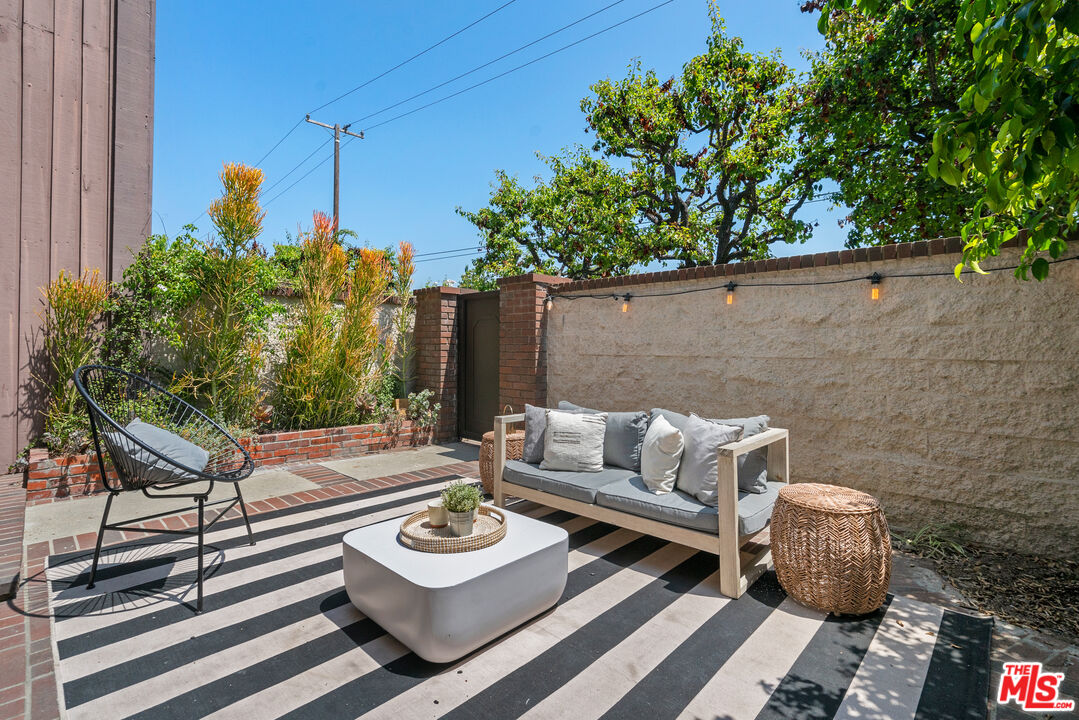 4421 Alla Road, Unit 3 Marina del Rey, CA 90292 - Photo 25 of 31 a view of a patio with couches and a potted plant on a table