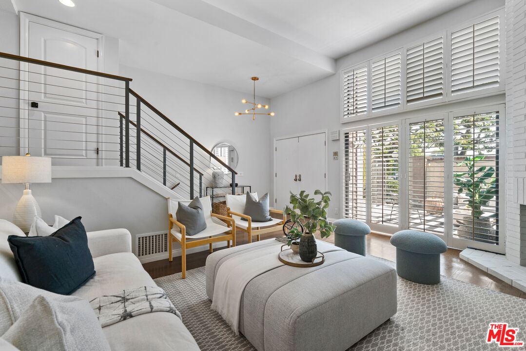 4421 Alla Road, Unit 3 Marina del Rey, CA 90292 - Photo 4 of 31 a bedroom with bed or furniture and a potted plant