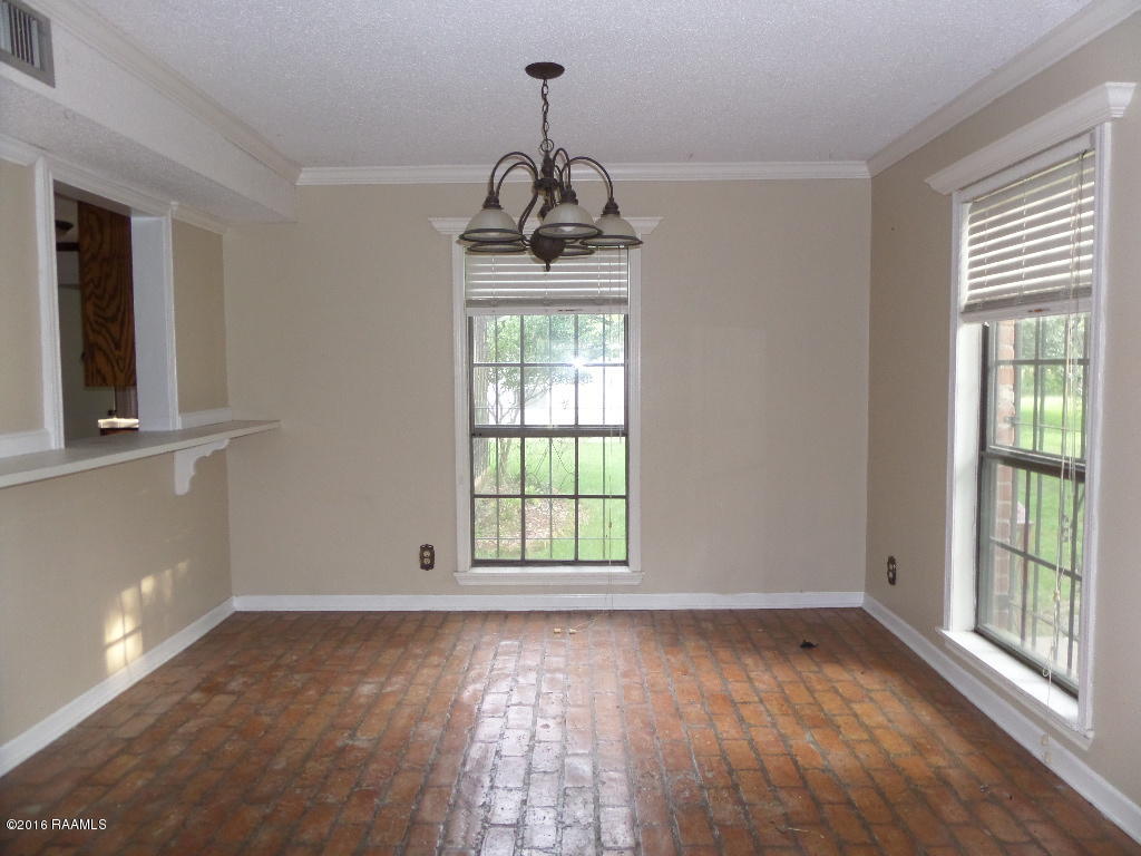 516 Austin Road Youngsville, LA 70592 - Photo 9 of 39 Dining area
