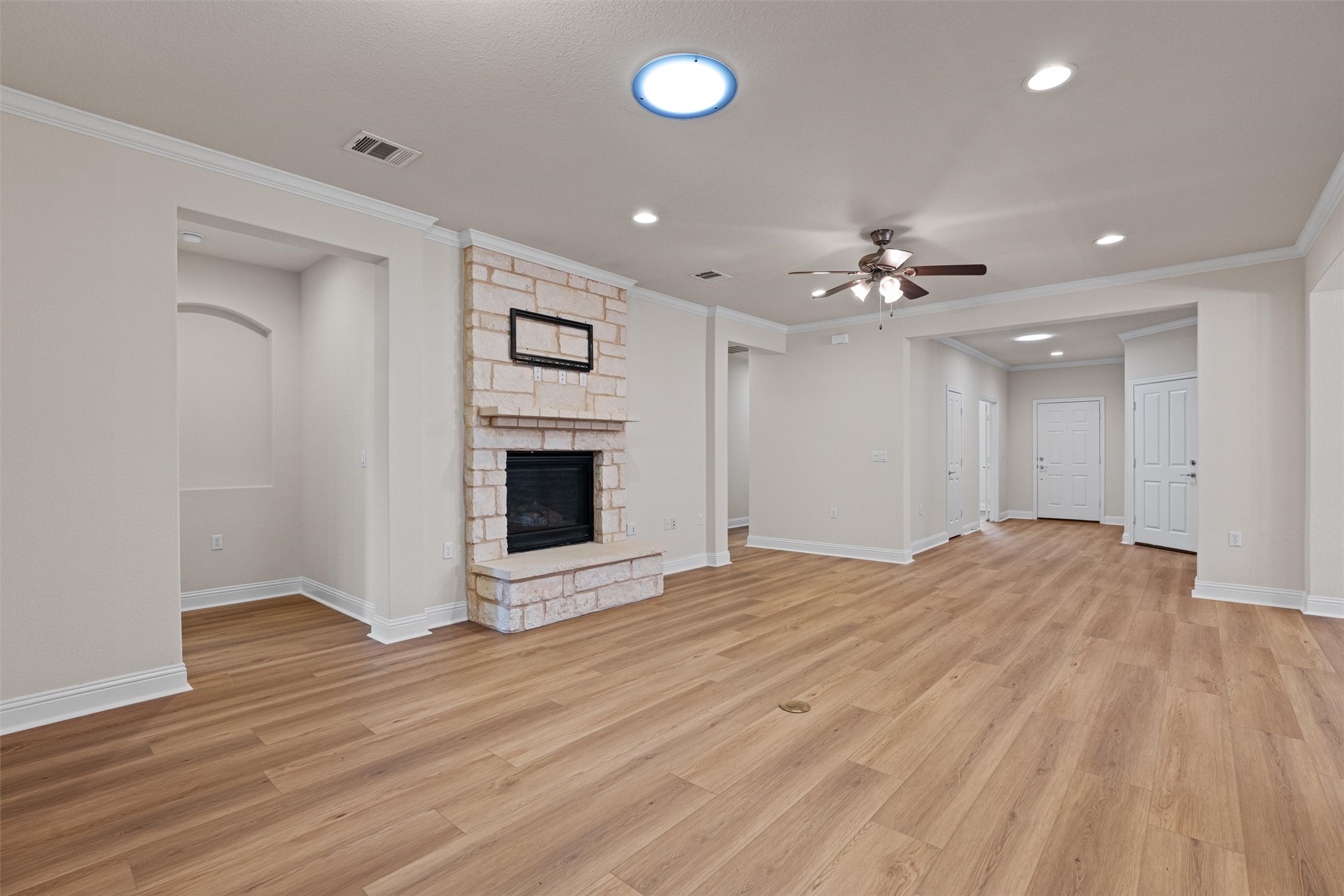 509 Davis Mountain Circle Georgetown, TX 78633 - Photo 7 of 40