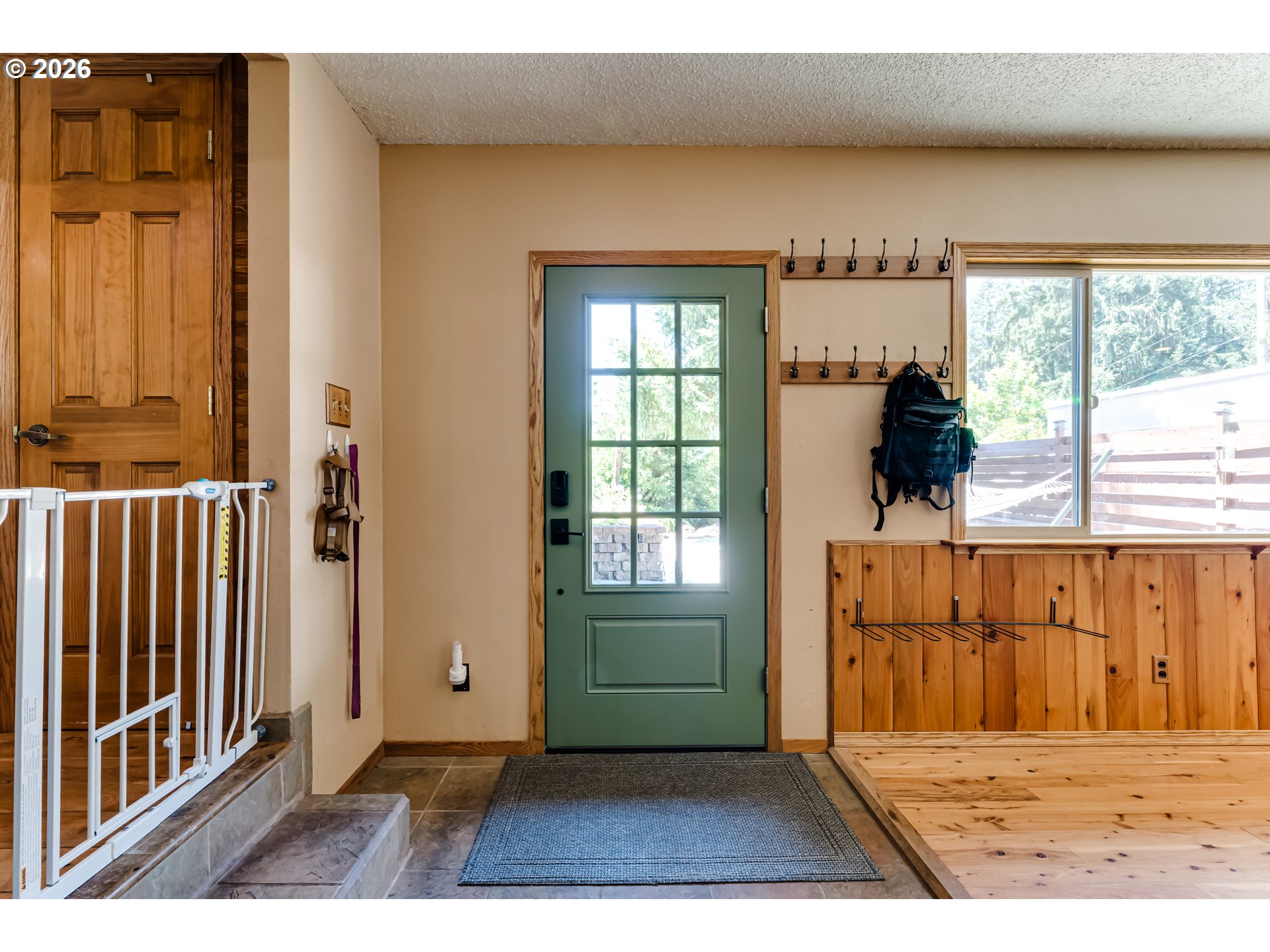 38481 Cartwright Creek Road Marcola, OR 97454 - Photo 8 of 46 Entrance/Foyer