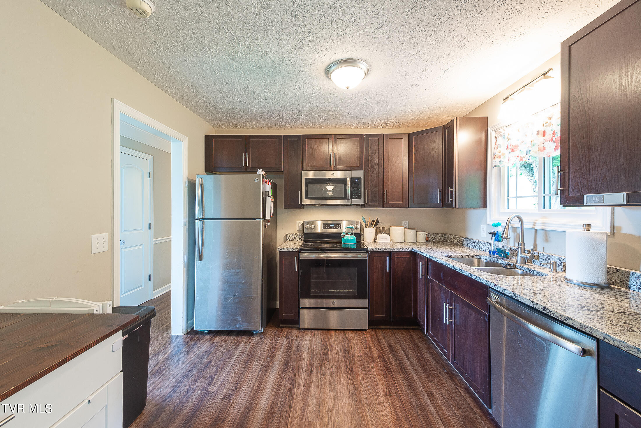 834 Foothills Road Kingsport, TN 37663 - Photo 12 of 49 Kitchen