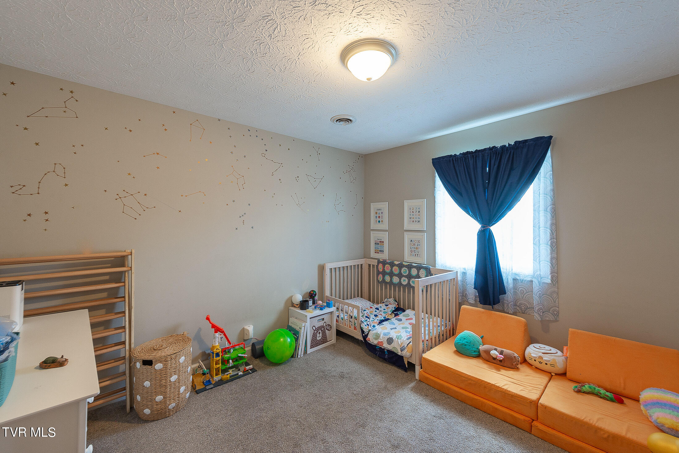 834 Foothills Road Kingsport, TN 37663 - Photo 21 of 49 2nd Bedroom