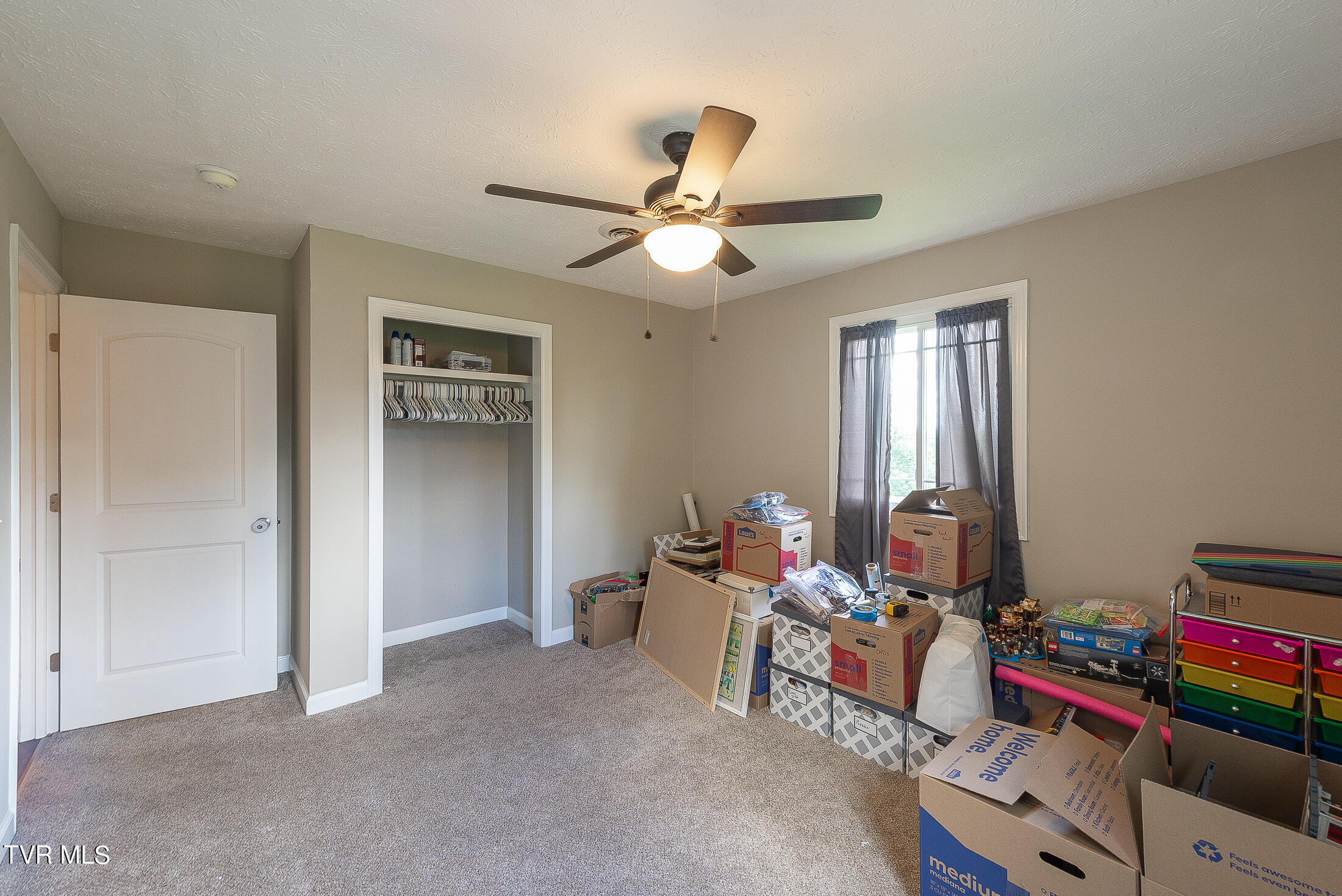 834 Foothills Road Kingsport, TN 37663 - Photo 26 of 49 3rd Bedroom