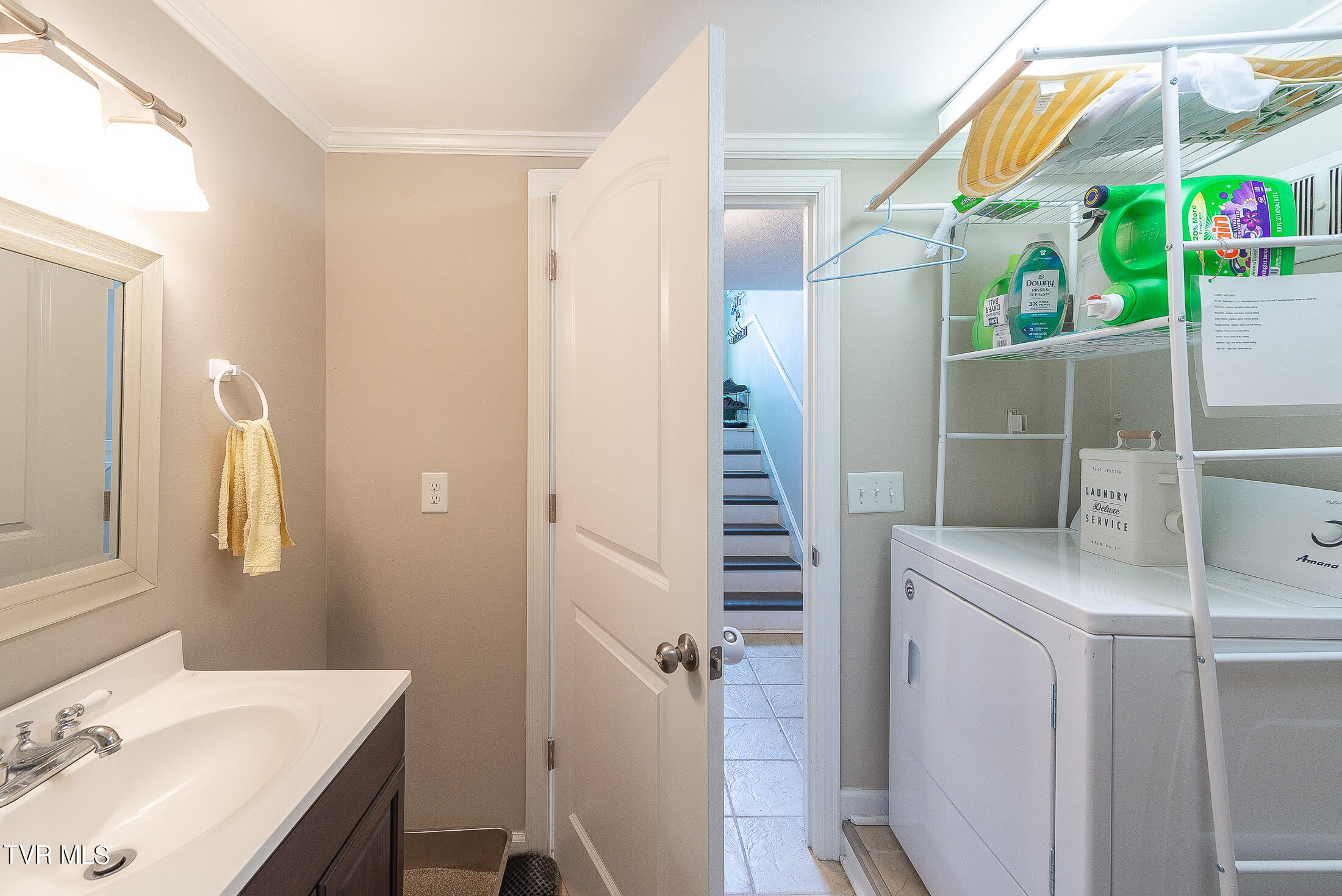 834 Foothills Road Kingsport, TN 37663 - Photo 28 of 49 Laundry room