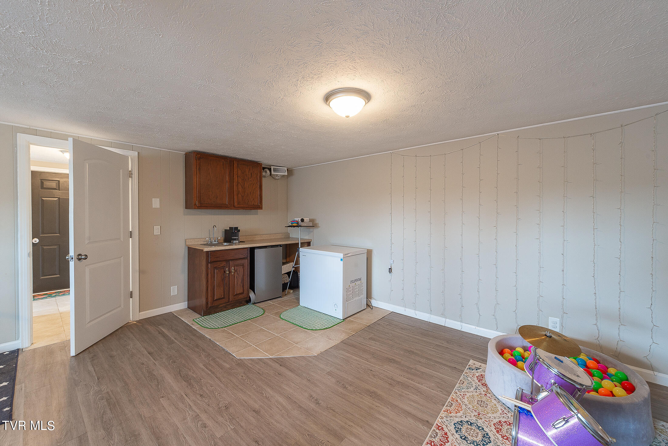 834 Foothills Road Kingsport, TN 37663 - Photo 33 of 49 Wet Bar