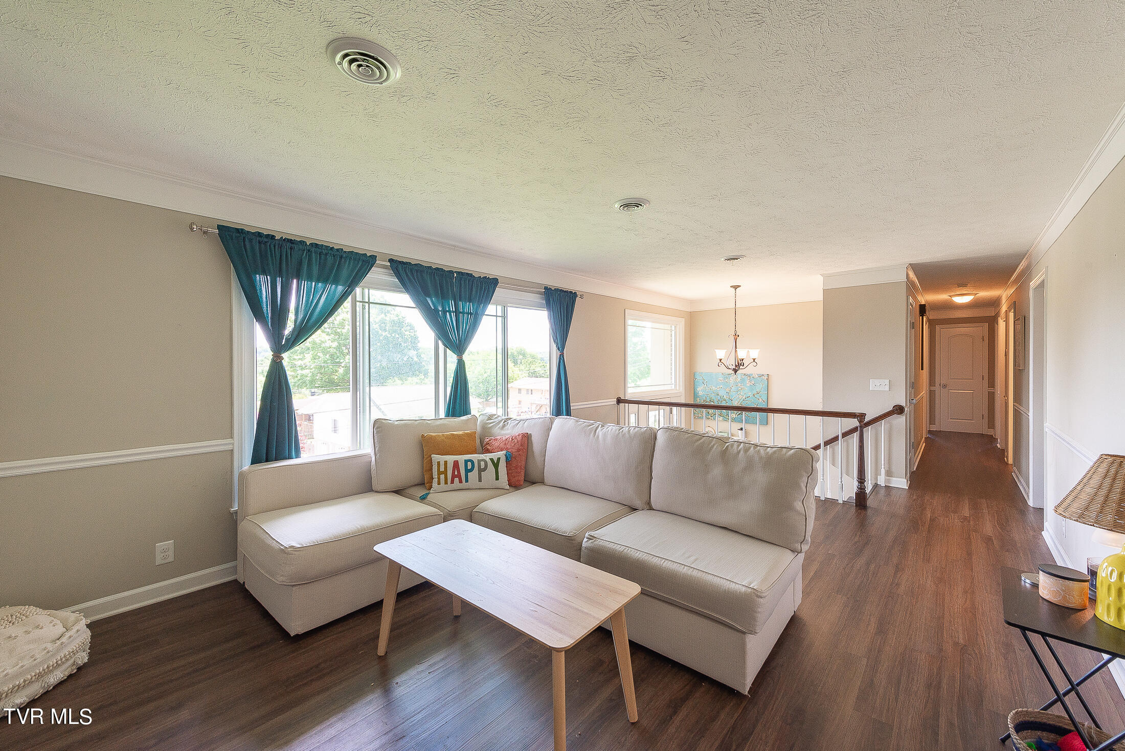 834 Foothills Road Kingsport, TN 37663 - Photo 9 of 49 Living Room