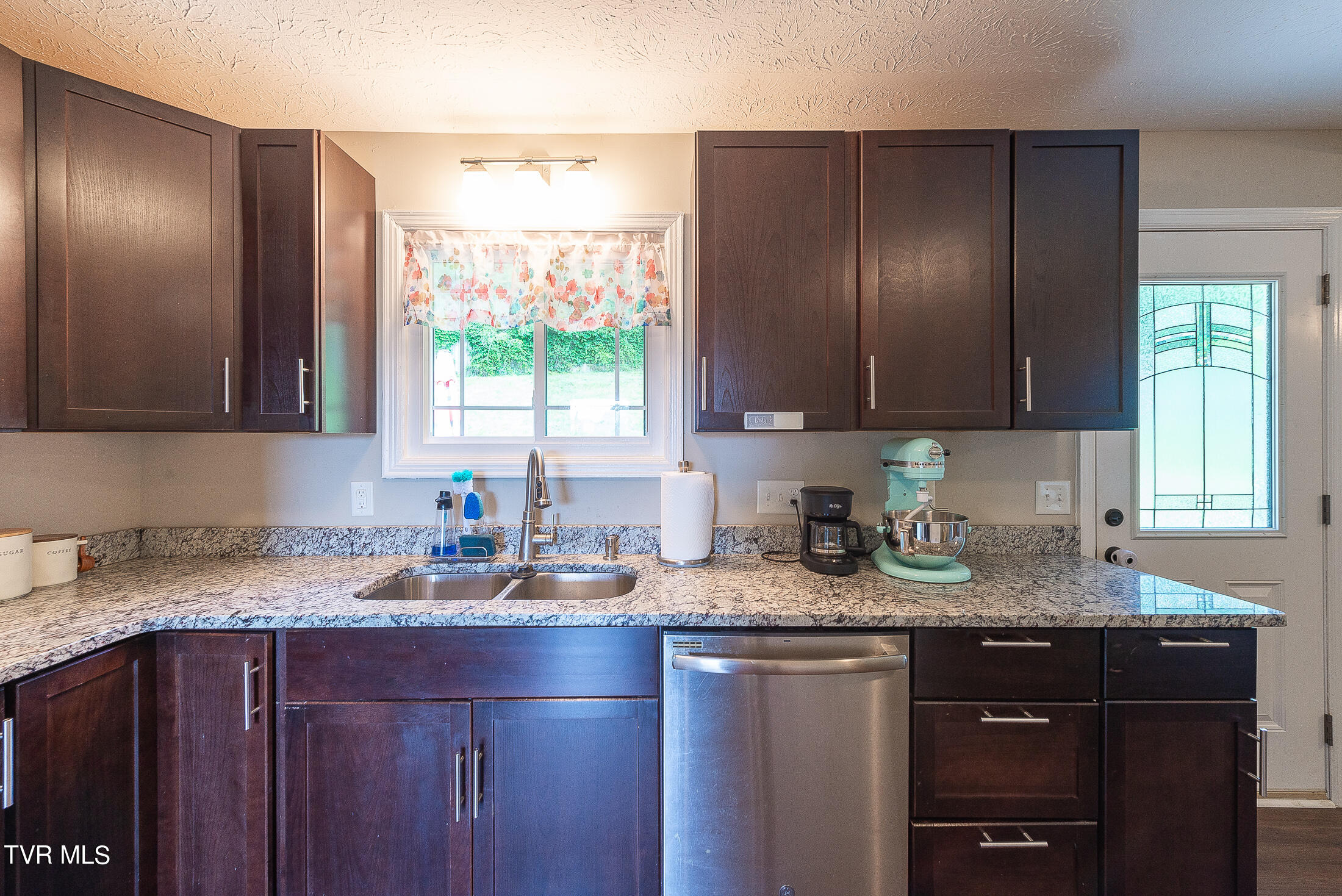834 Foothills Road Kingsport, TN 37663 - Photo 10 of 49 Kitchen