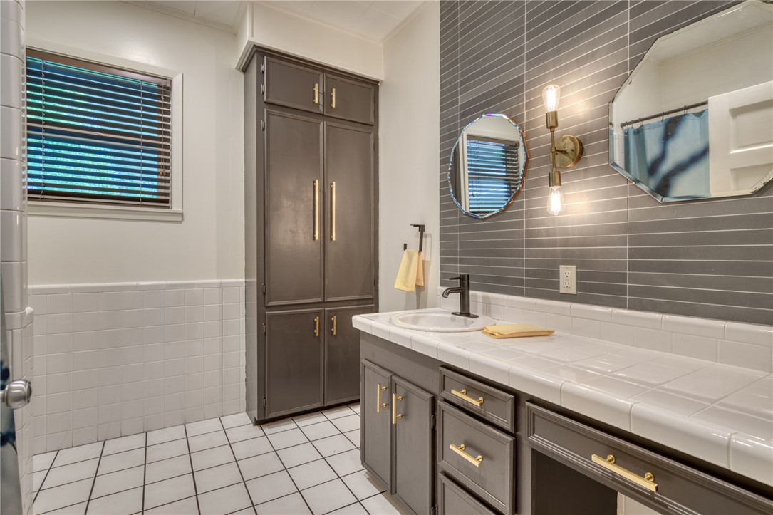 1524 Highway 159 Bellville, TX 77418 - Photo 18 of 33 a bathroom with a sink a mirror and a shower