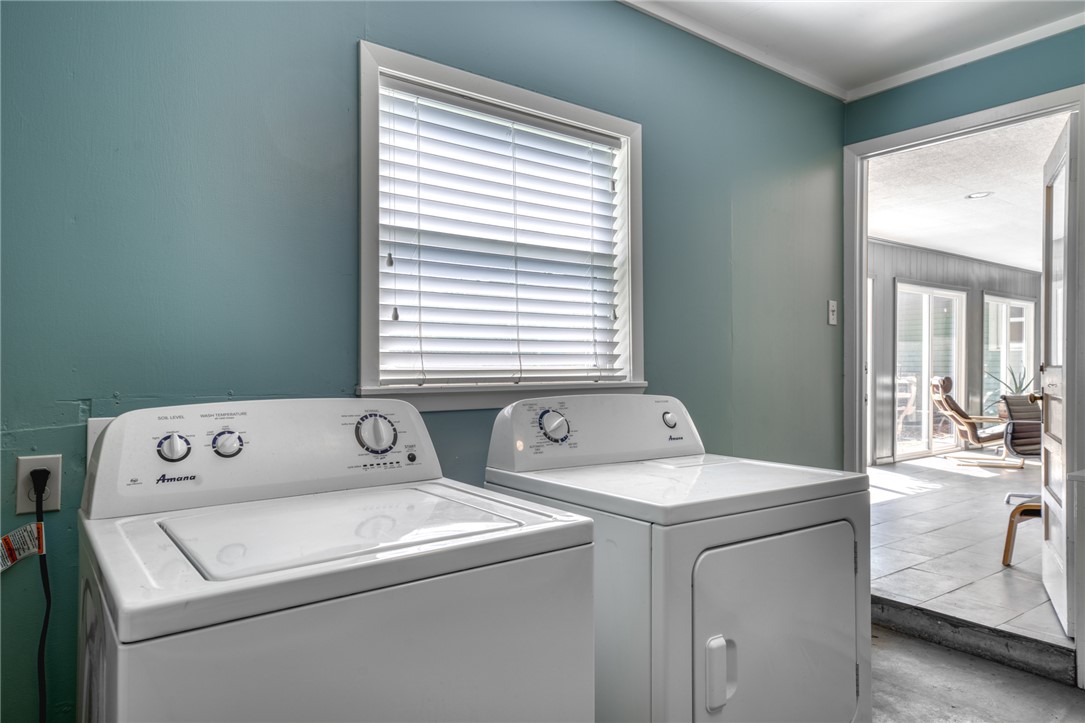 1524 Highway 159 Bellville, TX 77418 - Photo 22 of 33 a utility room with dryer and washer