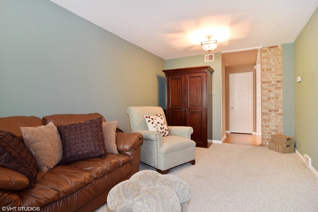 816 Howard Street Wheaton, IL 60187 - Photo 11 of 22