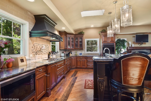 816 Howard Street Wheaton, IL 60187 - Photo 5 of 22