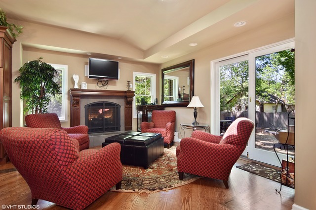 816 Howard Street Wheaton, IL 60187 - Photo 9 of 22