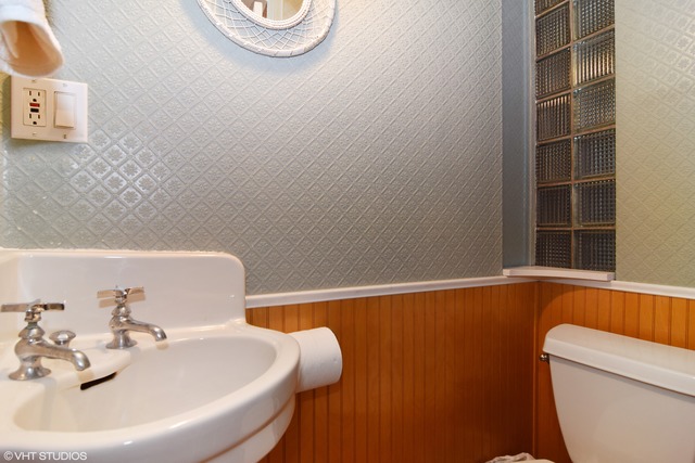 816 Howard Street Wheaton, IL 60187 - Photo 10 of 22