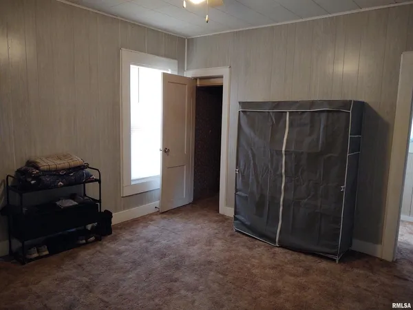 a view of empty room with closet and workspace