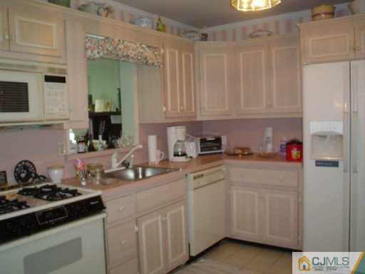 49 Stony Road Edison, NJ 08817 - Photo 3 of 8