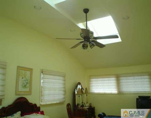 49 Stony Road Edison, NJ 08817 - Photo 5 of 8