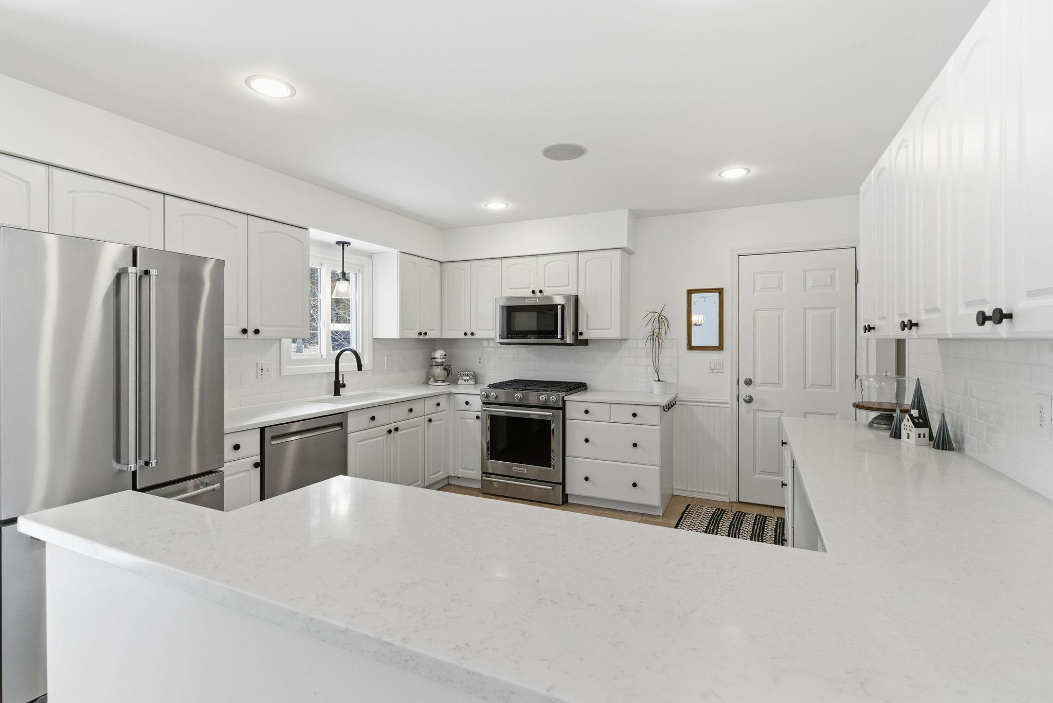 3918 Turquoise Point Eagan, MN 55122 - Photo 3 of 31