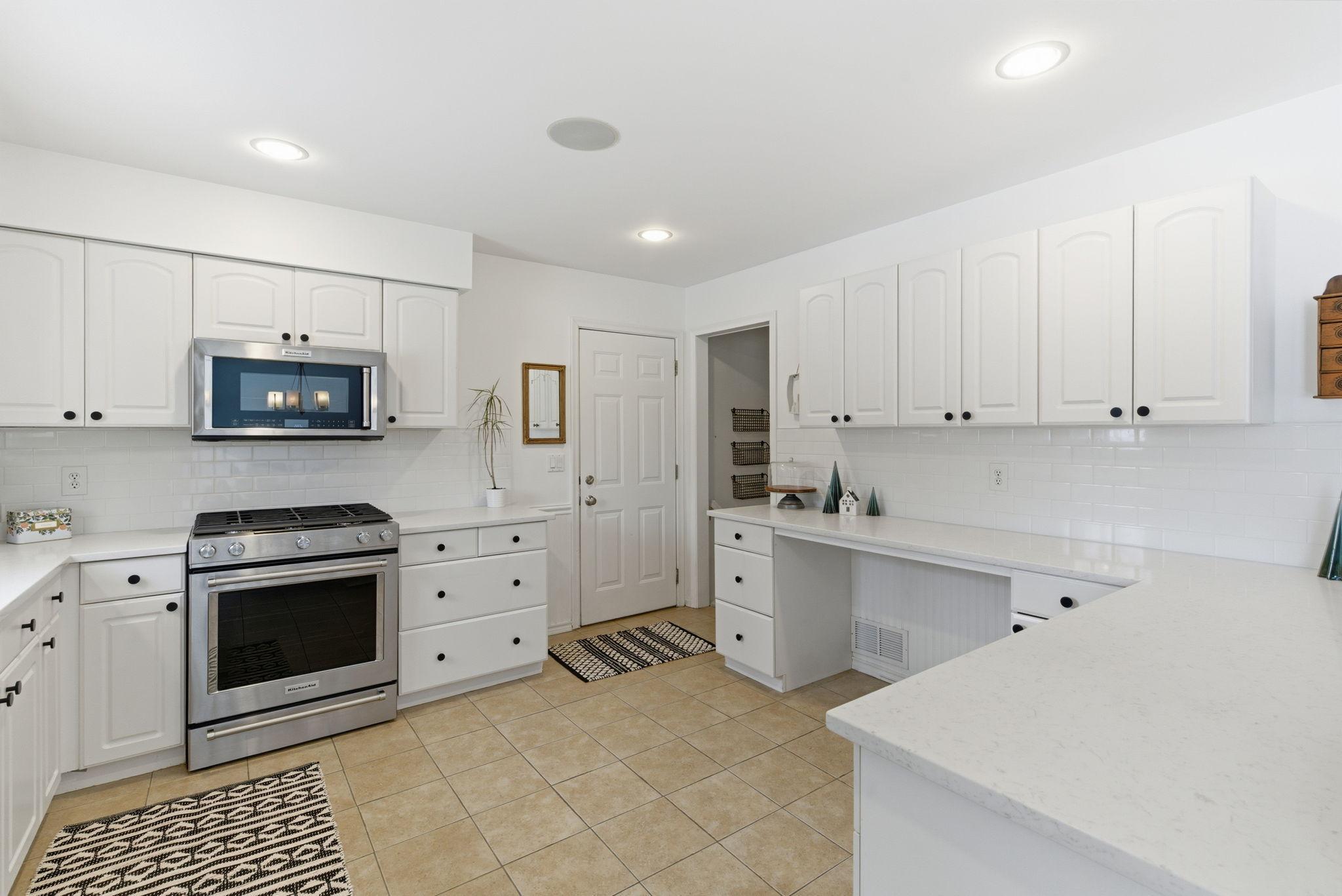 3918 Turquoise Point Eagan, MN 55122 - Photo 6 of 31