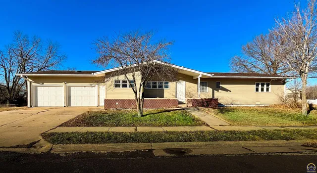 $199,000 | 6823 Southwest Knoll Court, Topeka, KS 66619