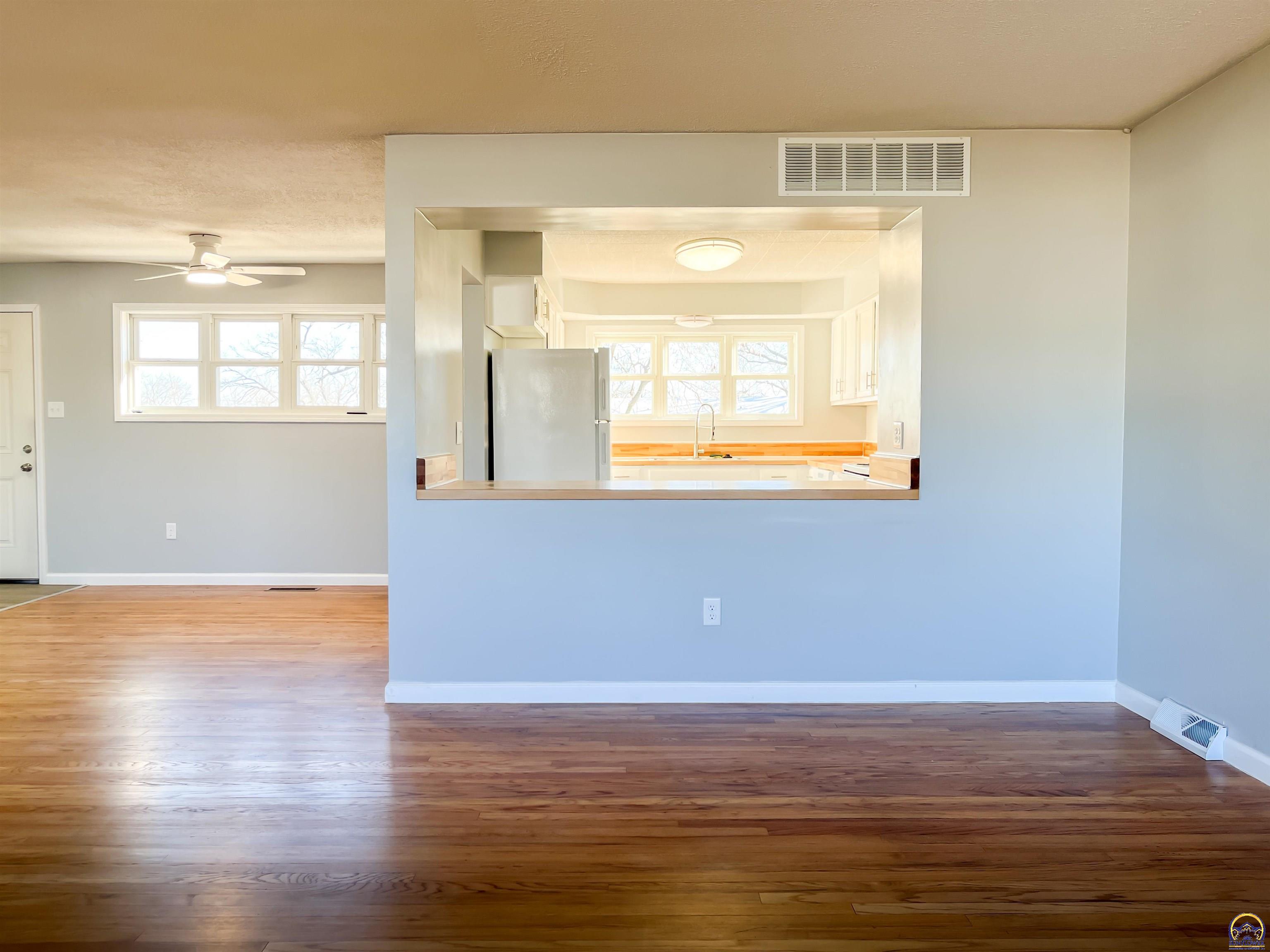 6823 Southwest Knoll Court Topeka, KS 66619 - Photo 17 of 44