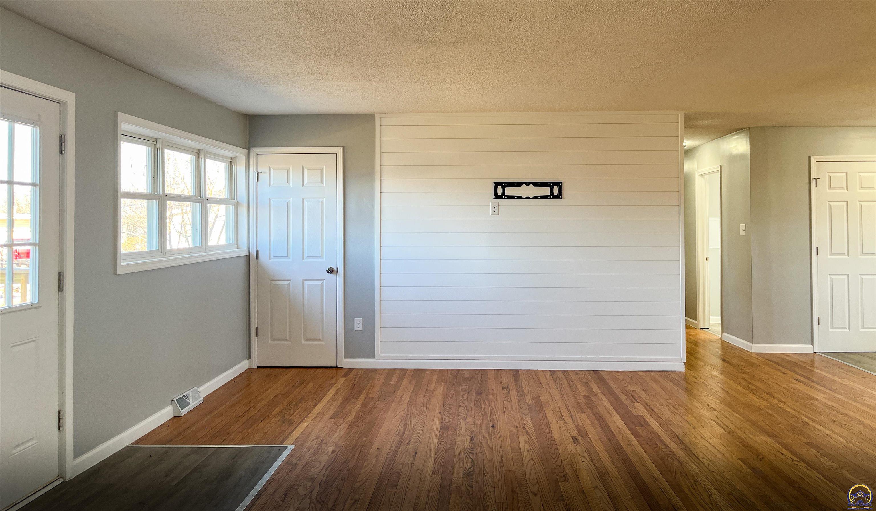 6823 Southwest Knoll Court Topeka, KS 66619 - Photo 18 of 44