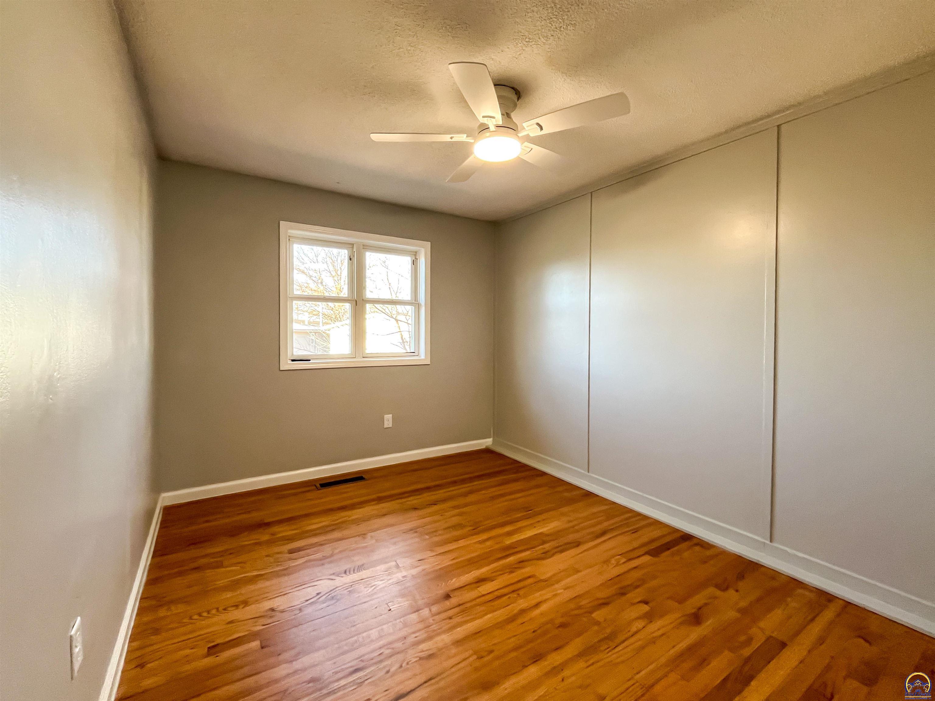 6823 Southwest Knoll Court Topeka, KS 66619 - Photo 19 of 44