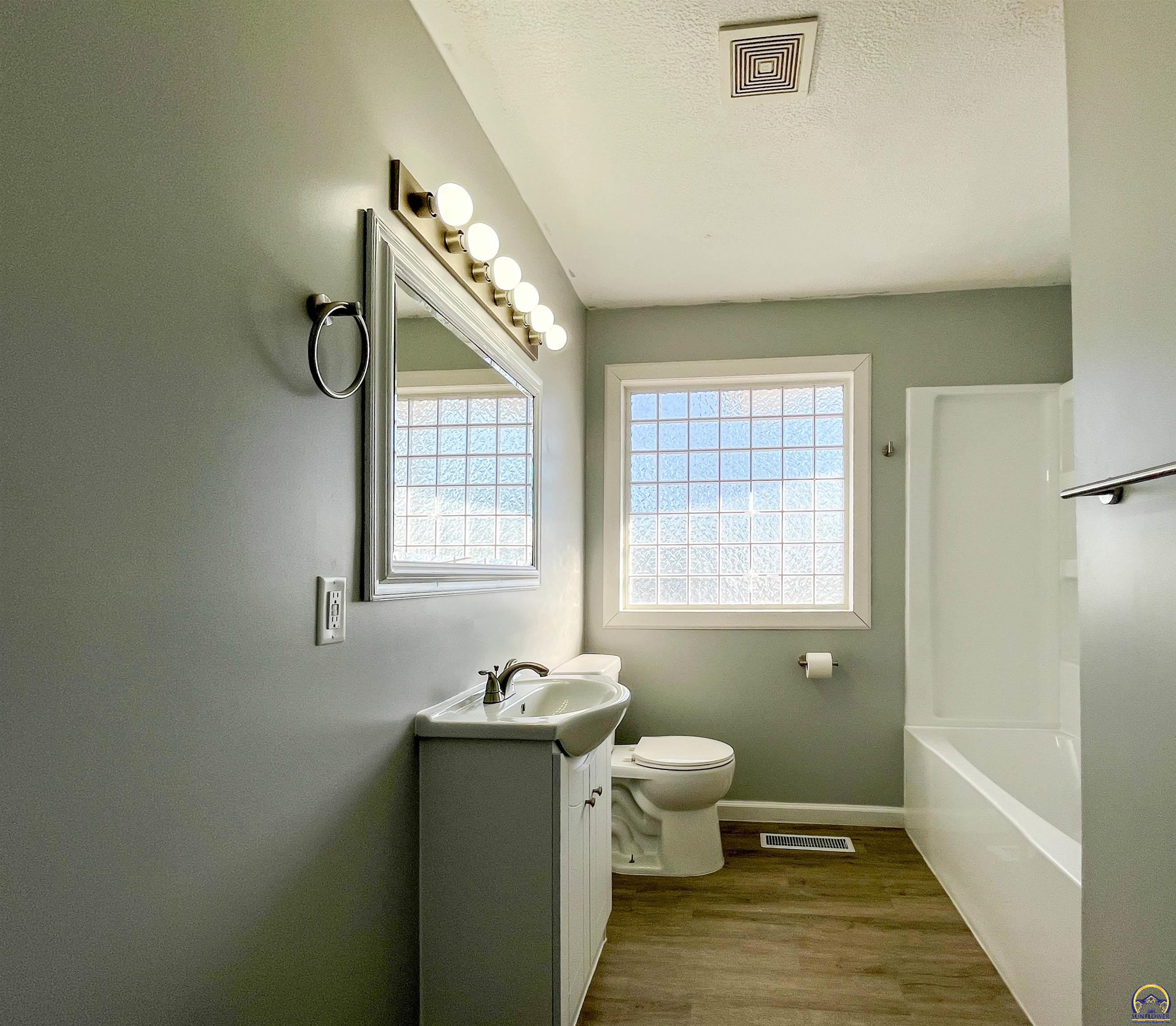 6823 Southwest Knoll Court Topeka, KS 66619 - Photo 27 of 44