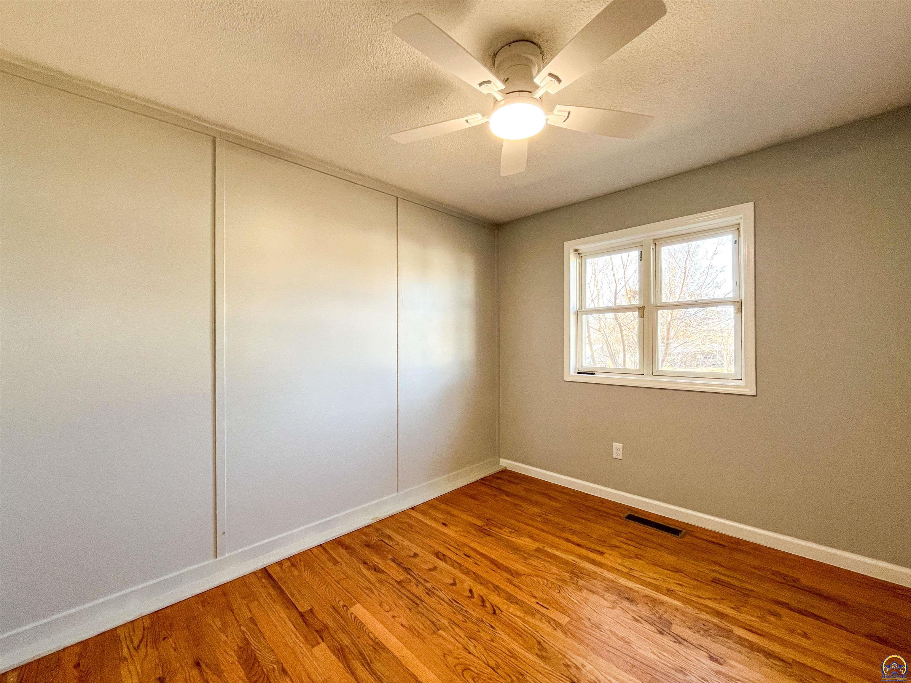 6823 Southwest Knoll Court Topeka, KS 66619 - Photo 33 of 44