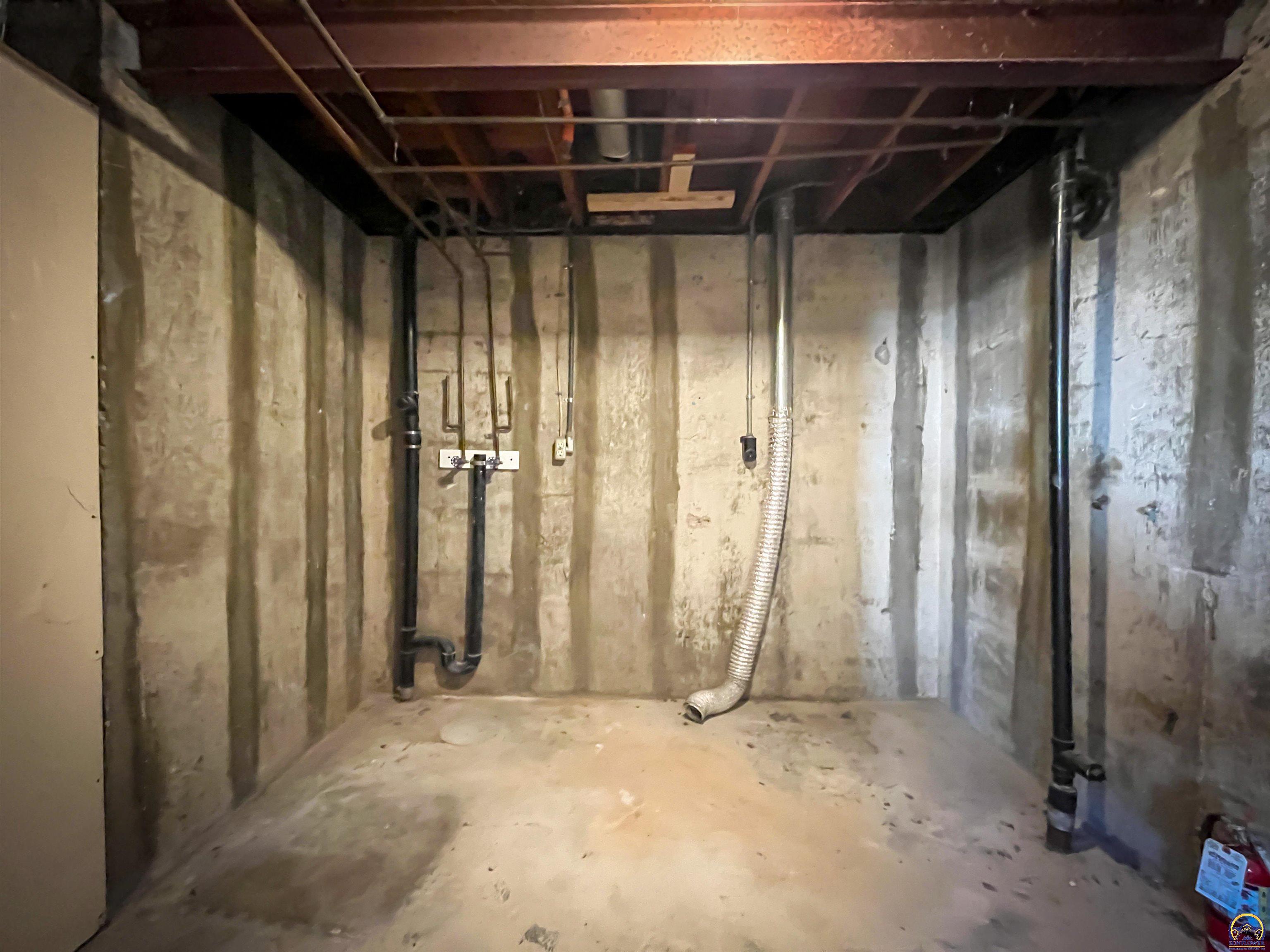 6823 Southwest Knoll Court Topeka, KS 66619 - Photo 41 of 44