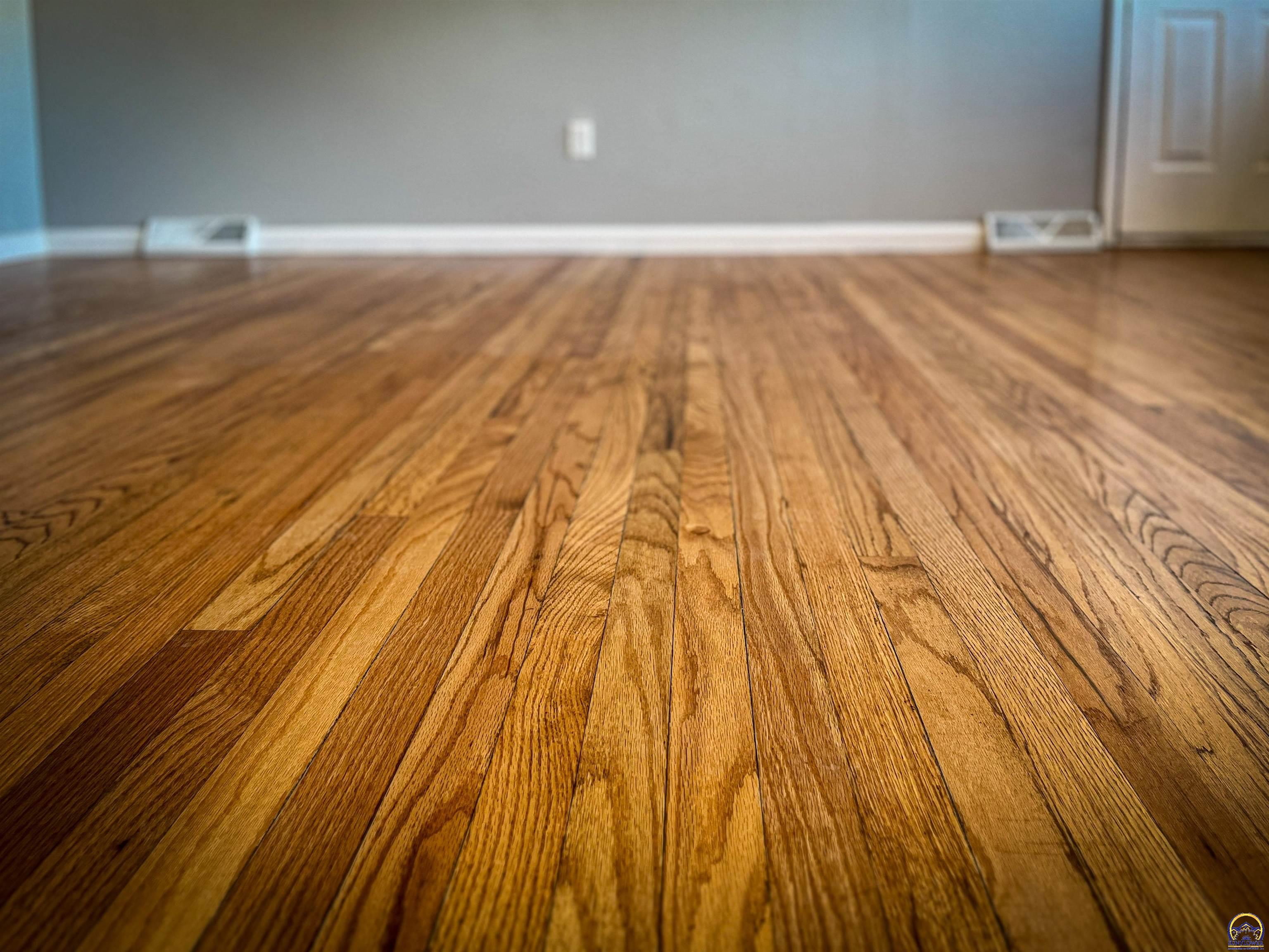 6823 Southwest Knoll Court Topeka, KS 66619 - Photo 6 of 44