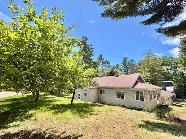 $159,900 | 829 Edsel Street, Kingsford, MI 49802