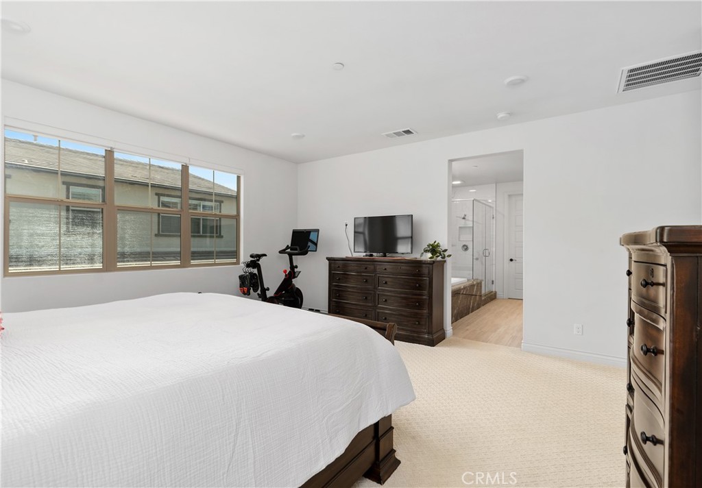 118 Ritual Irvine, CA 92618 - Photo 26 of 52 2 large walk-in closets