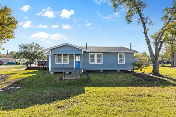 $1,650 | 1051 Ave A, Bacliff, TX 77518