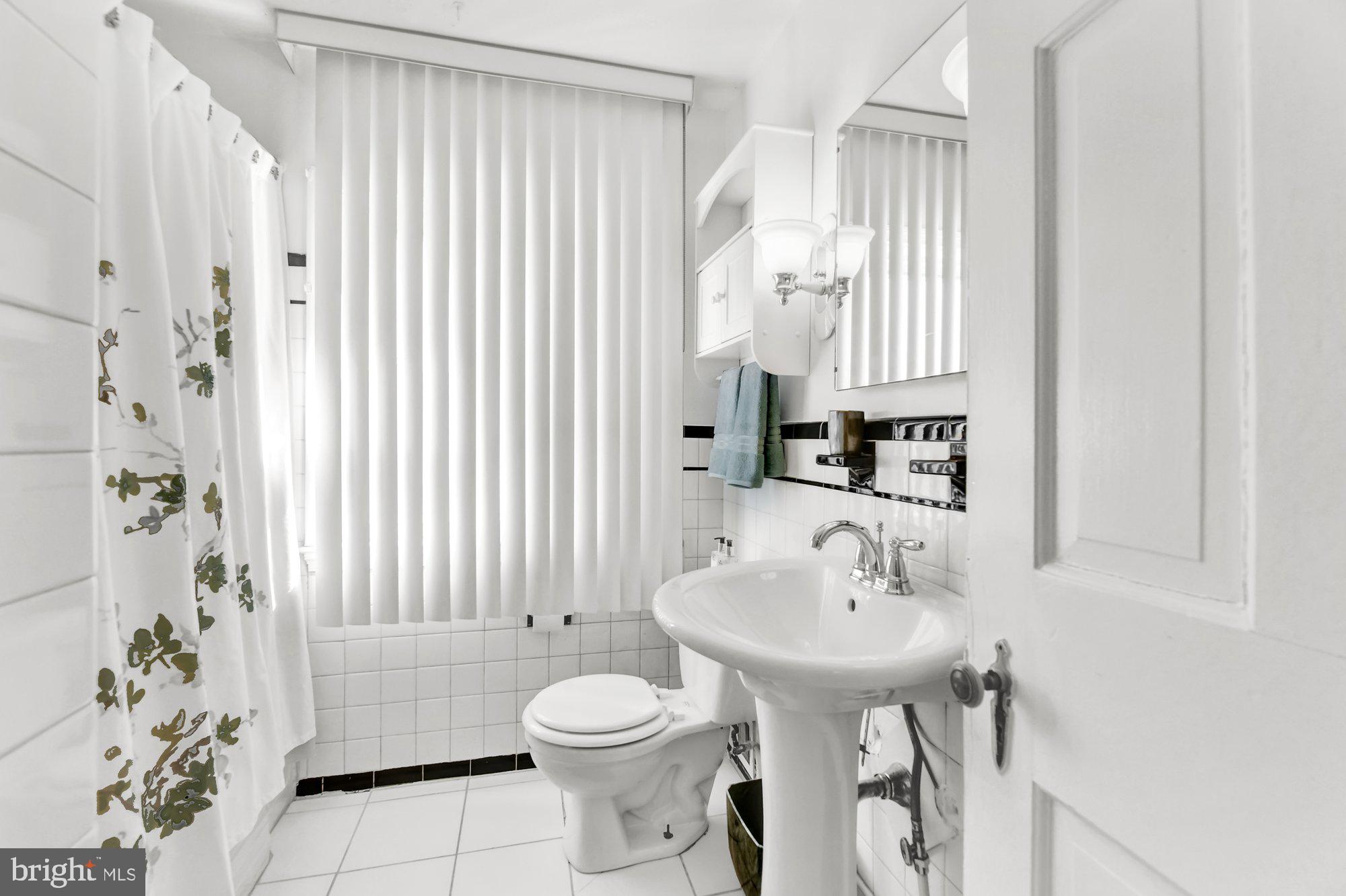 3912 Bareva Road Baltimore, MD 21215 - Photo 20 of 29 Bathroom